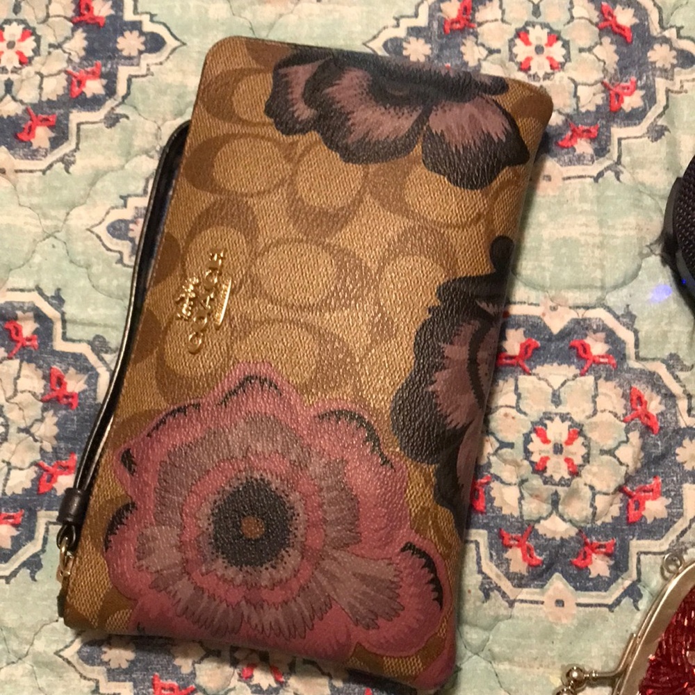 Coach wristlet limited edition kaffe discontinued